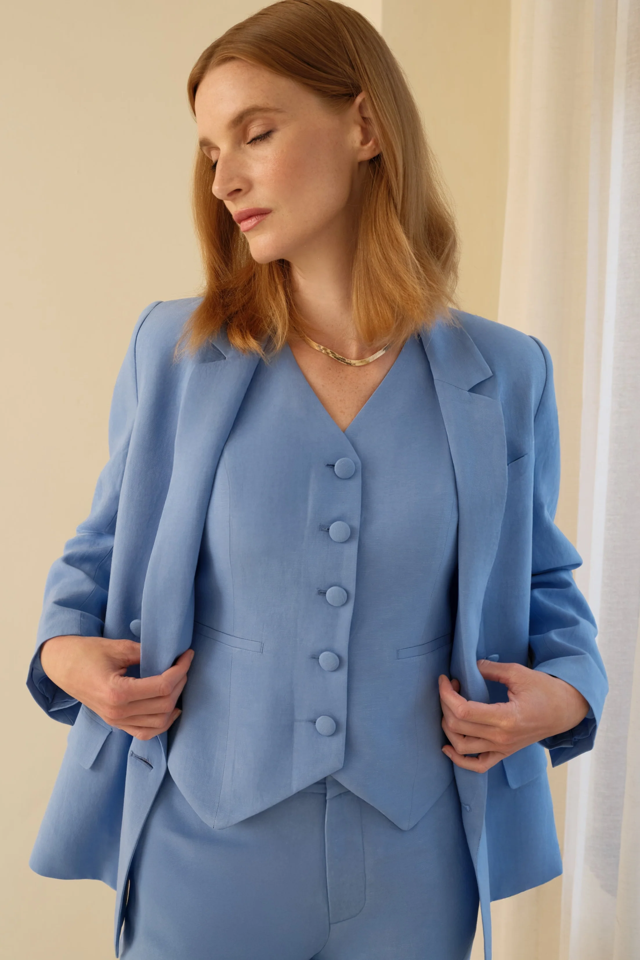 The No Gape Zora Linen Vest Neon Blue - Image 2